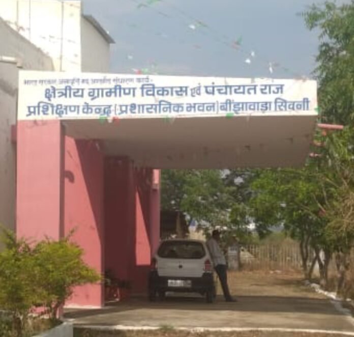 Scam in the name of training happened in Mandla district Gram Panchayat