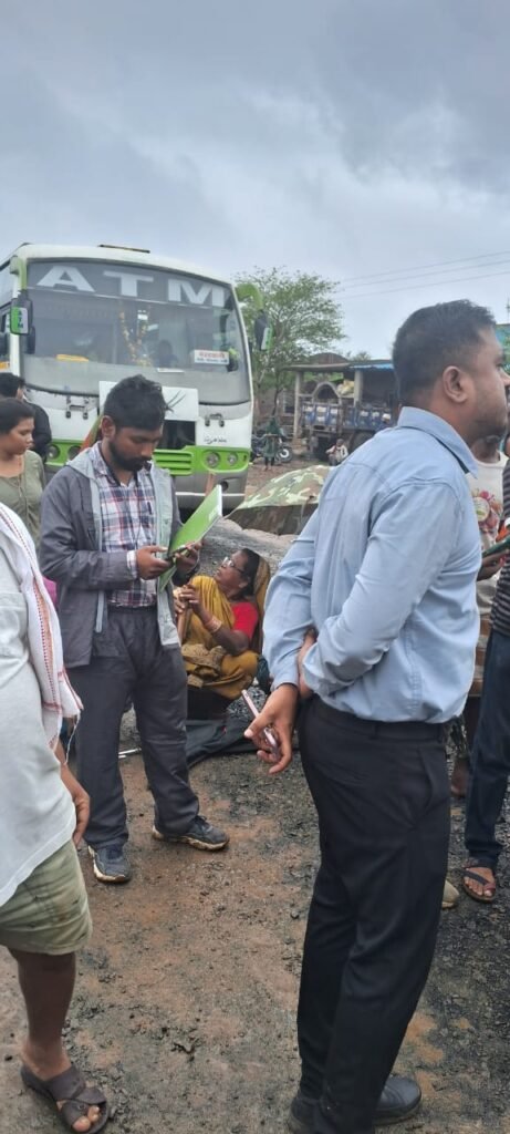 Villagers blocked the Dindori Mandla road and men and women sat in the middle