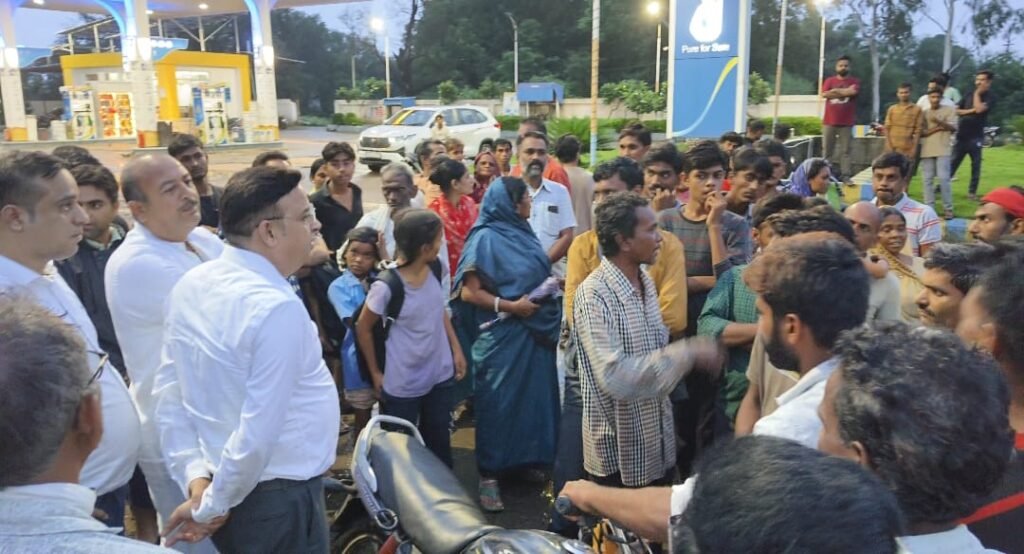 There was a ruckus between the local people and the petrol pump owner regarding water drainage