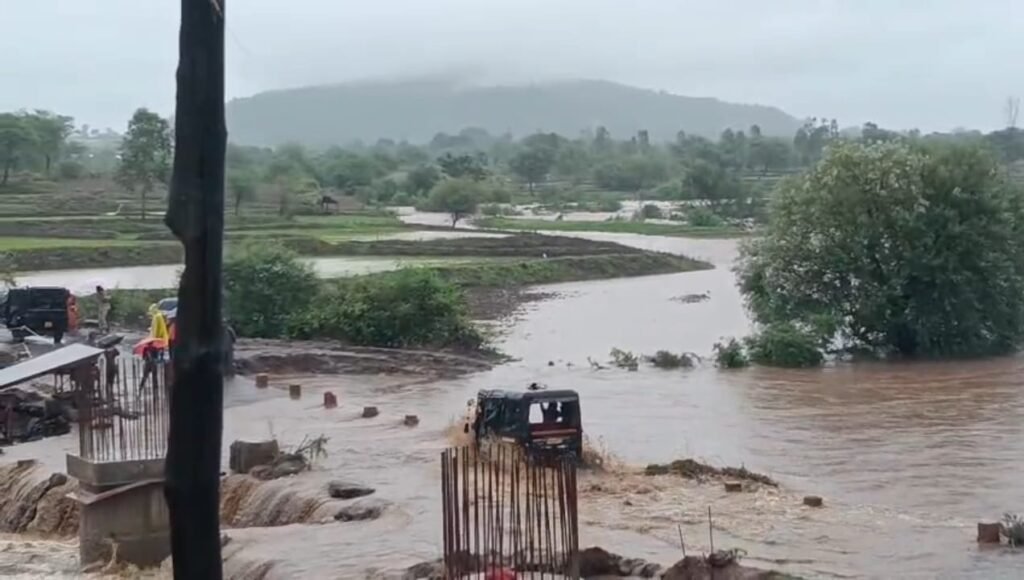 The area got drenched due to heavy rain, Vijakhan river