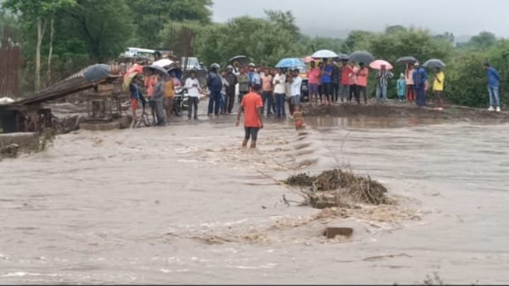 The area got drenched due to heavy rain, Vijakhan river