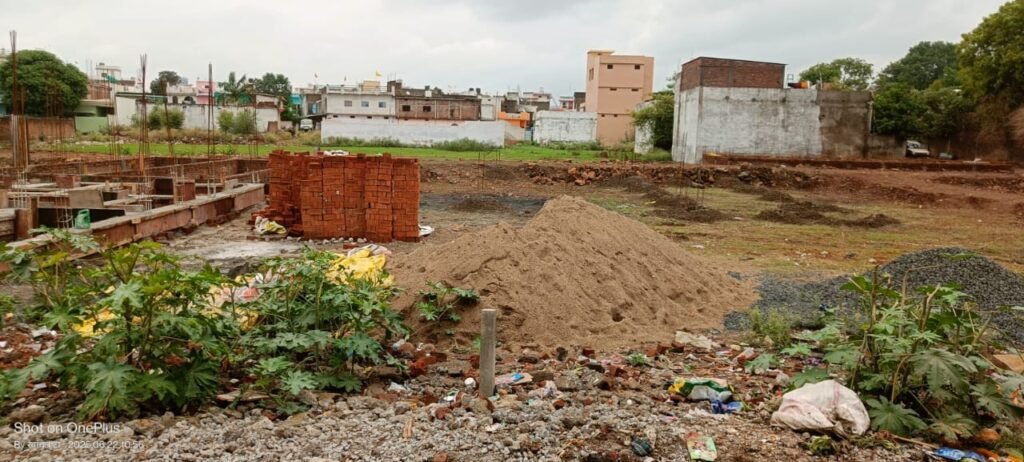 Looting going on on government land – land mafia is happy, administration is in trouble!