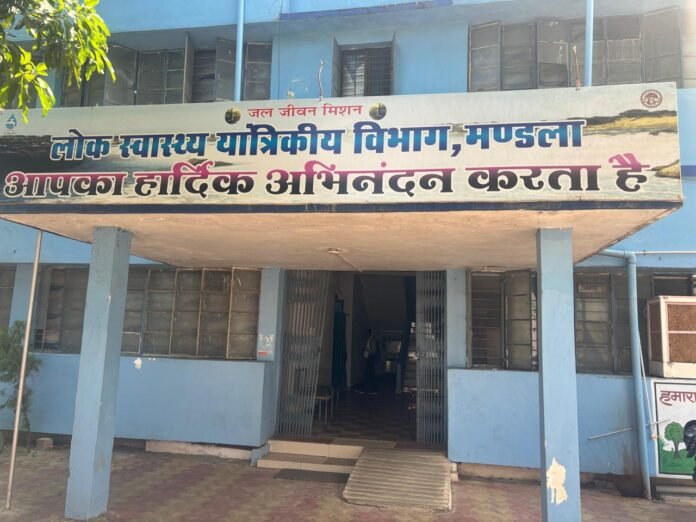 Big fraud in CM helpline, PHE department is sending wrong answers