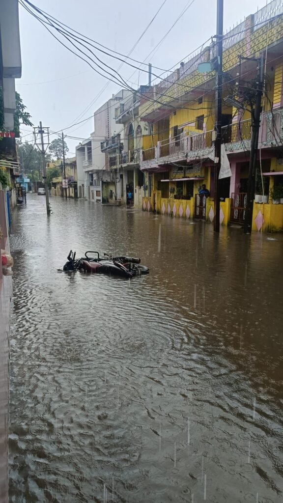 A little rain is exposing the municipal administration, swing bridges are being built at many places