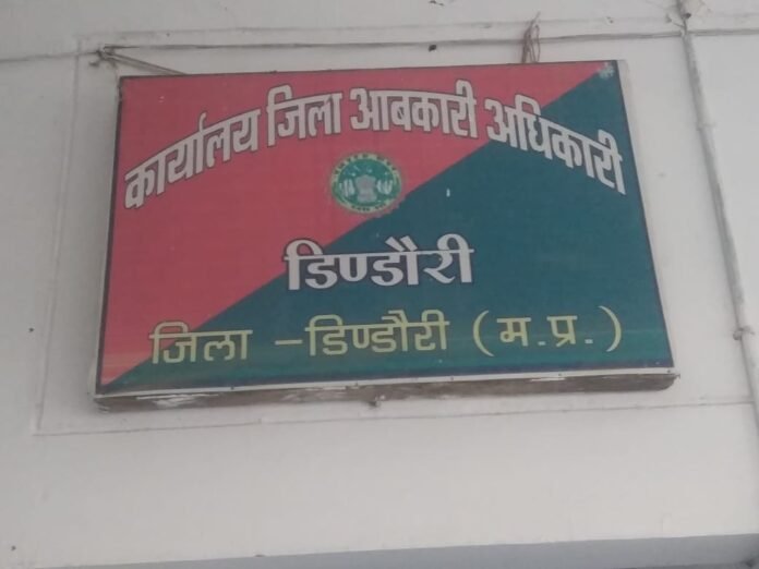 District Excise Officer becomes liquor contractor, on one hand he takes action against illicit liquor, and on the other hand he sells illegal liquor openly in every corner of the district headquarters