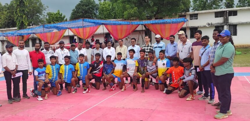 18 IAS and 8 State Administrative Service officers transferred at midnight