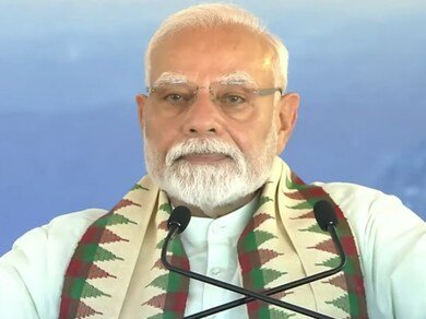 Prime Minister Modi's advisor attacked the judiciary, but he is not the first one.