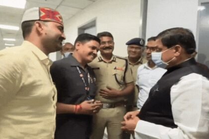 A constable saved the life of a BJP MLA by administering CPR. The government has given him a substantial reward and a promotion of ₹50,000.