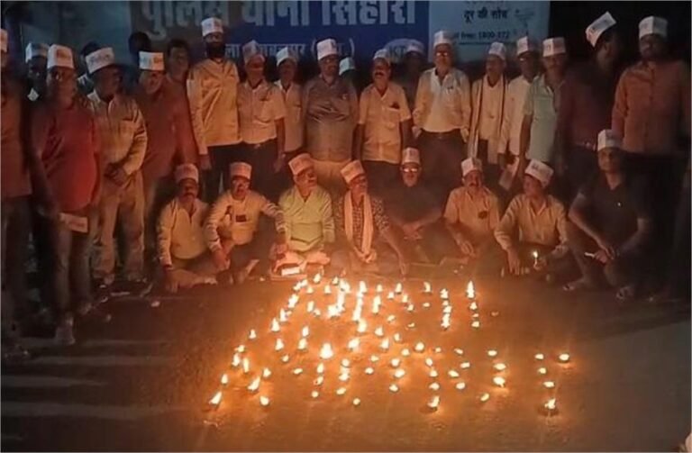 On Diwali, hundreds of people lit lamps with their blood to remind Smriti Irani and Digvijay Singh of their promise.