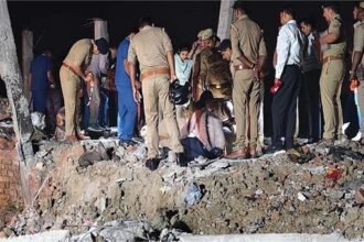 Horrific accident in Ayodhya: A powerful explosion in a house caused the house to collapse, killing five people buried under the debris.