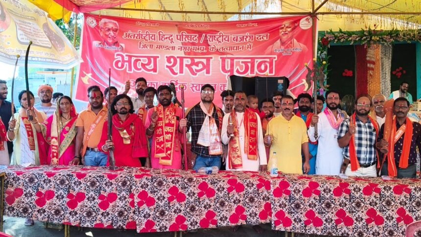 International Hindu Parishad and Rashtriya Bajrang Dal organised a grand arms worship in Binaika.