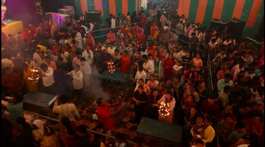 56 offerings were offered to the Mother Goddess along with Maha Aarti at Vidya Mahashakti Peeth.