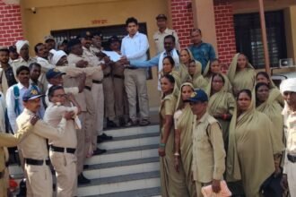 Kotwars submitted a memorandum protesting the order forcing them to wear readymade uniforms.