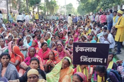 In Balaghat, the tribal community started the siege and camp campaign, calling for a mass struggle against the displacement of forest villages.