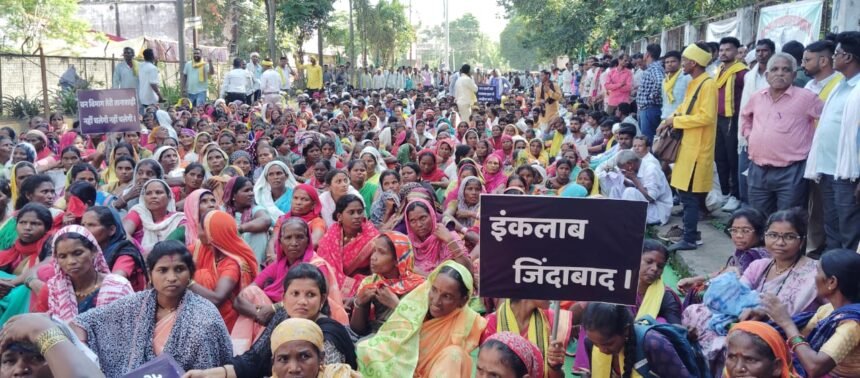 In Balaghat, the tribal community started the siege and camp campaign, calling for a mass struggle against the displacement of forest villages.