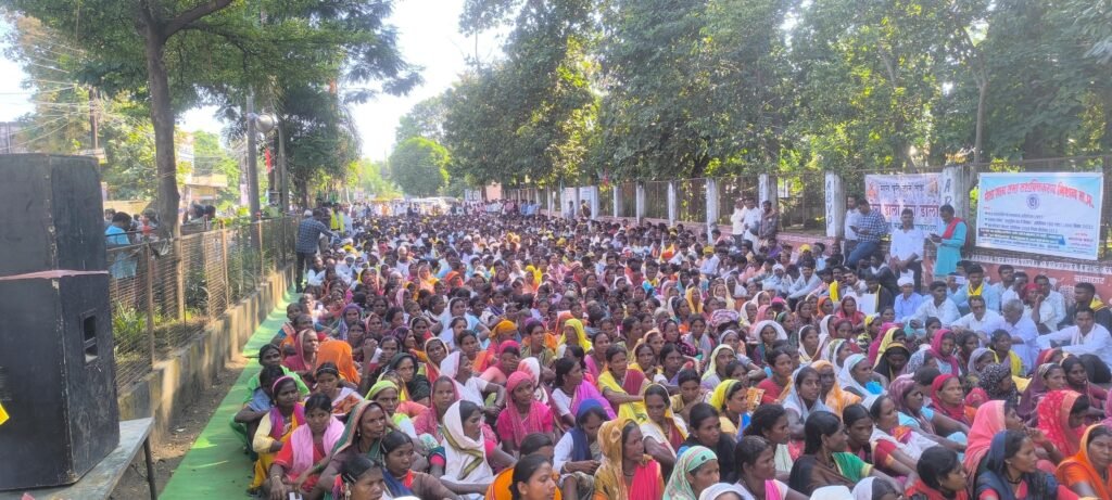 In Balaghat, the tribal community started the siege and camp campaign, calling for a mass struggle against the displacement of forest villages.