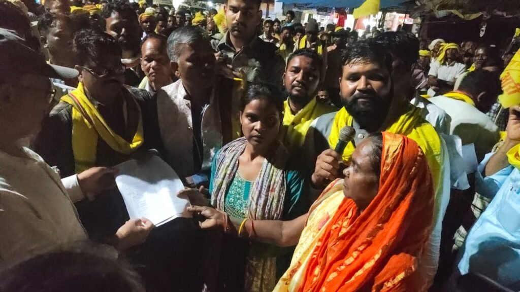 Gondwana Ganatantra Party's massive 'Maha Andolan' in Salwah of Ghughri