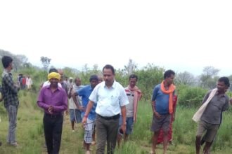 SDM inspected various works by visiting the village on foot.