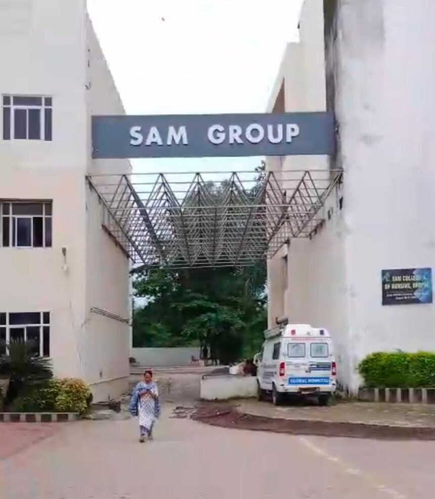 A shady business is being run in the name of education in the capital. Open loot is rampant at Bhopal's Ayurveda College – 300 hospital seats are vacant! They are charging exorbitant fees.
