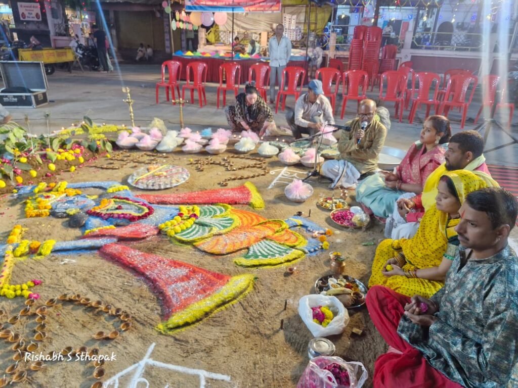 Dev Deepawali was celebrated with devotion, lamps and music at the Choti Bazaar Shri Ram Temple.