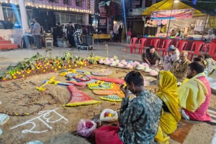 Dev Deepawali was celebrated with devotion, lamps and music at the Choti Bazaar Shri Ram Temple.