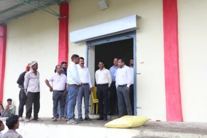 Collector Narayan's strictness, surprise inspection of fertilizer distribution centers in Amarwada-Harrai