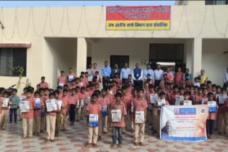 The villagers and women submitted a memorandum regarding the launch of the campaign for de-addiction and prohibition of liquor.