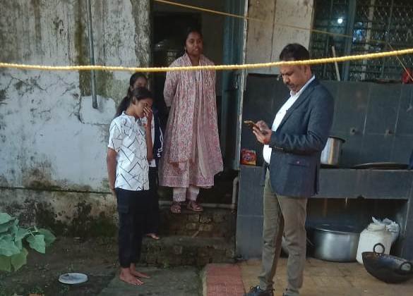 SDM Rambabu Dewangan inspected the hostels and discussed with the girl students.
