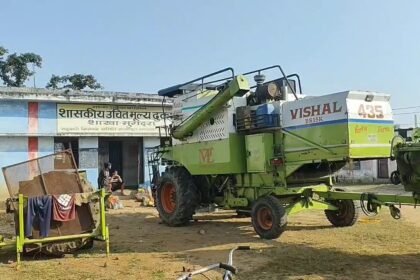Salesmen stopped outsiders from entering government ration shops without permission; villagers protested and will complain to the collector.