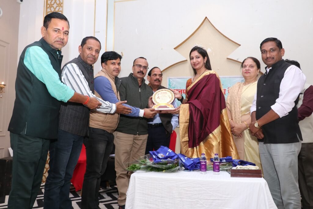 The city's 'Karmaveer' was honored by Mrs. Universal. True beauty lies not in the glow of the face, but in the softness of thoughts and behavior: Divya Chaudhary