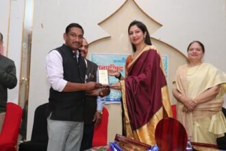 The city's 'Karmaveer' was honored by Mrs. Universal. True beauty lies not in the glow of the face, but in the softness of thoughts and behavior: Divya Chaudhary