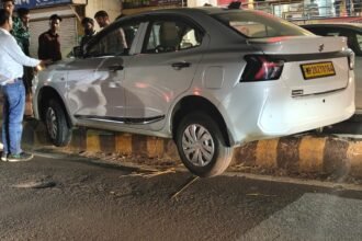 Car hits divider, narrowly averts major accident; bright lights the culprit!