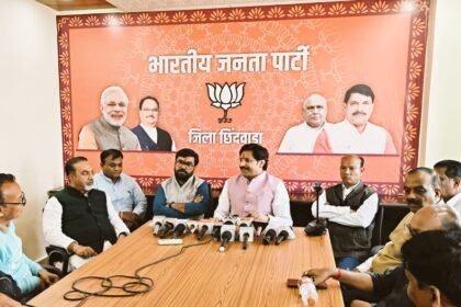 Bharatiya Janata Party's state general secretary, MP and division in-charge Sumer Singh Solanki addressed various meetings on Thursday regarding SIR of Chhindwara and Pandhurna districts.