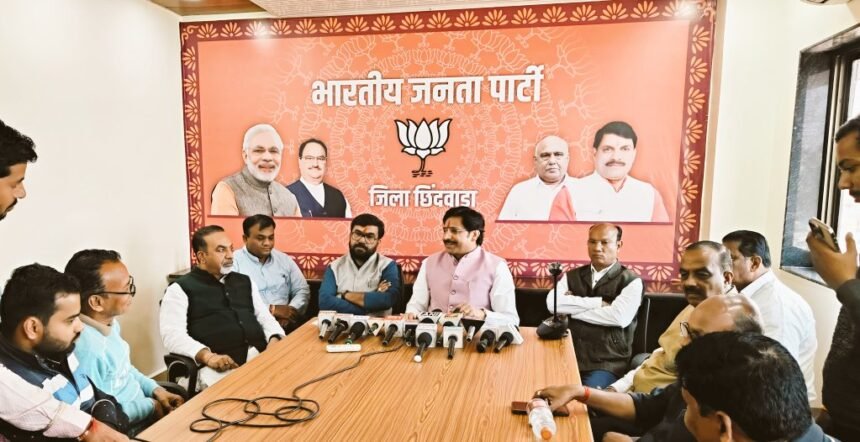 Bharatiya Janata Party's state general secretary, MP and division in-charge Sumer Singh Solanki addressed various meetings on Thursday regarding SIR of Chhindwara and Pandhurna districts.