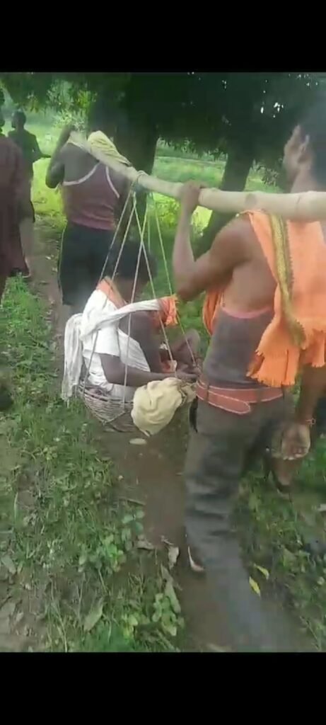 Four hundred tribal families of Patnipani are yearning for a road, nothing has changed even after independence, only the leaders and ministers have changed.