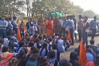 ABVP staged a protest to reduce fee hike, blocked roads