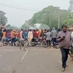 Villagers caught a vehicle loaded with cattle, police took it to the police station, angry people blocked the Shahdol-Pandaria state highway for hours.