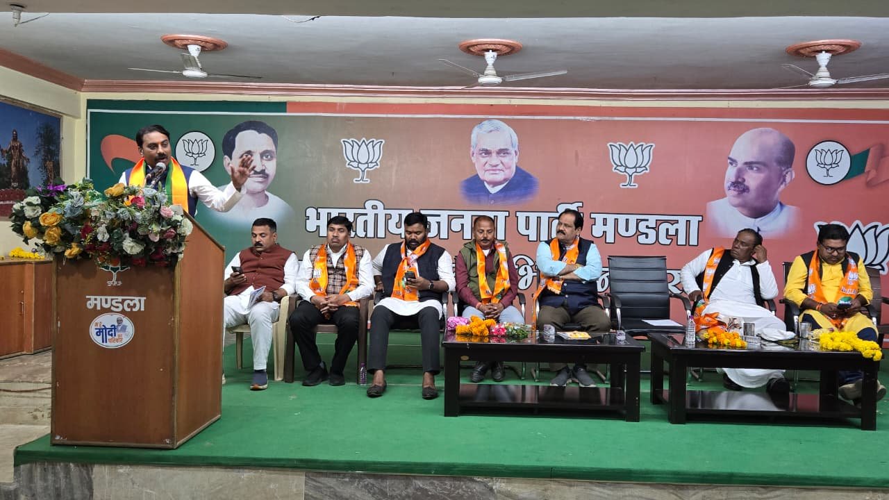 There is no alternative to the resolution of service… Special review meeting regarding SIR voter revision in Awadhraj BJP office