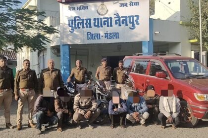 Nainpur police conduct major late-night raid on gambling den, seven accused arrested